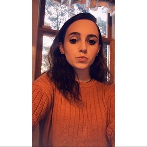 Meet your Posher, Adrienne